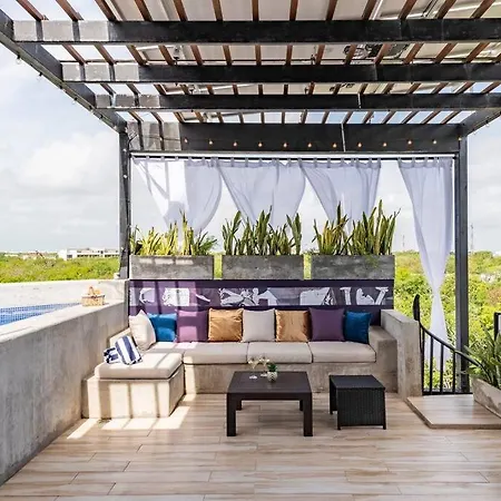 Rooftop Pool Paradise With Jungle Views